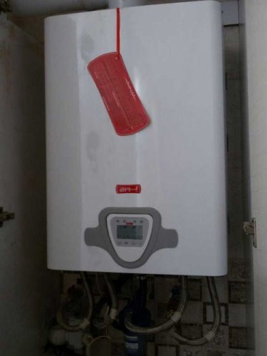 پکیج و آبگرمکن